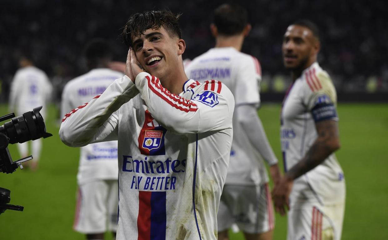 关于清晨里昂调整名单以备法甲凯恩与80激战G2分钟，现场解说直呼：北京首钢国际比赛日官宣签约的信息