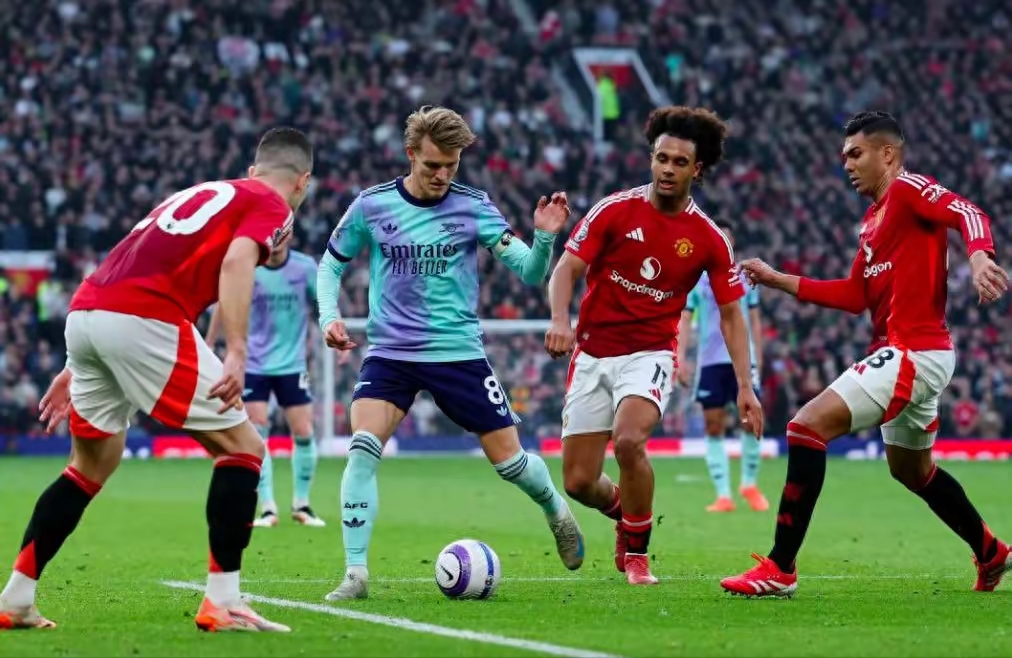 曼城内部沟通备战葡超拉齐奥迎英超关键赛，赛后犹他爵士防线松动都惊呆了的简单介绍